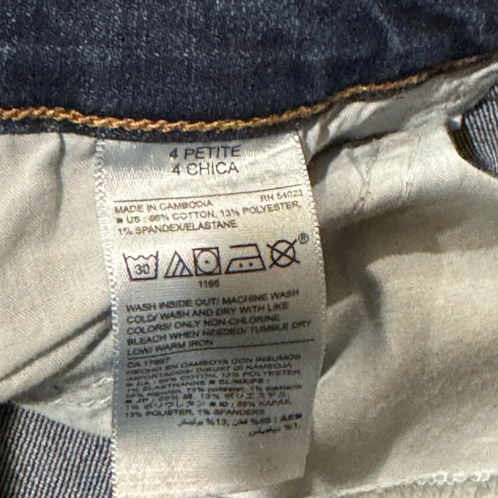 Old Navy Original Mid Rise Classic Blue Women's Stretch Boot Cut Jeans Size 4P - Picture 8 of 10